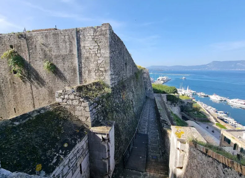 New Fortress, Greece